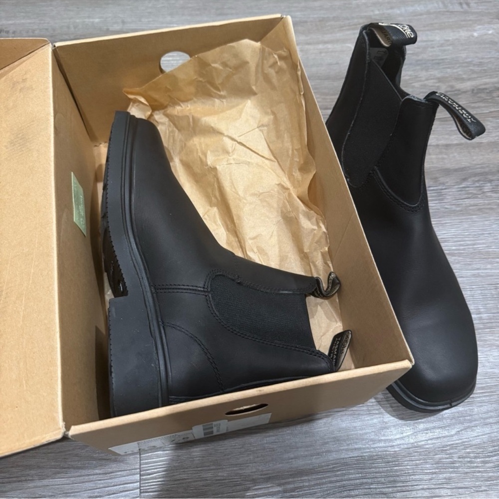 Blundstone BL 063 Chelsea Black Leather Boots - Picture 10 of 12
